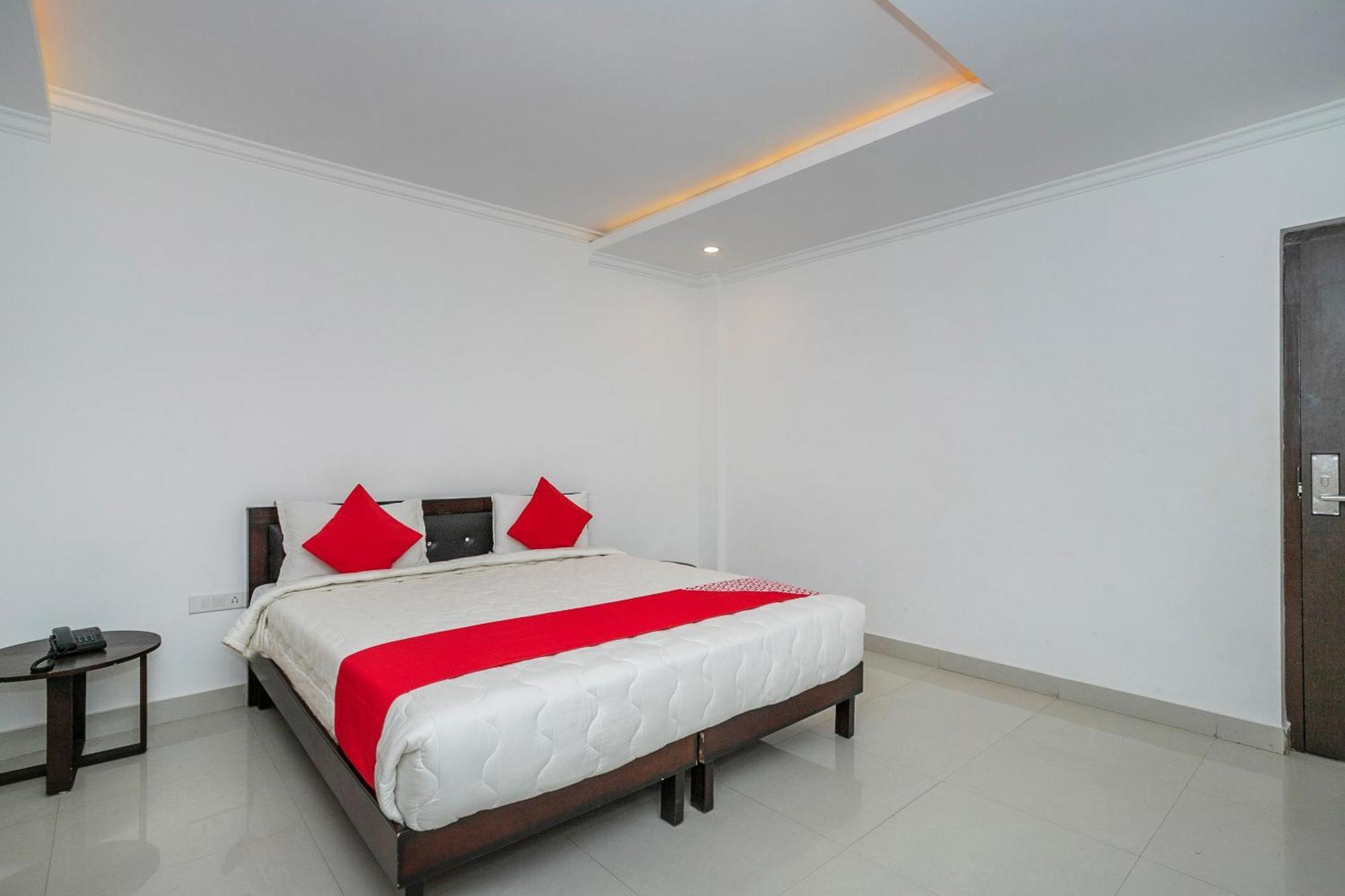 Hotel Collection O Cosmopolitan à Devanahalli Extérieur photo
