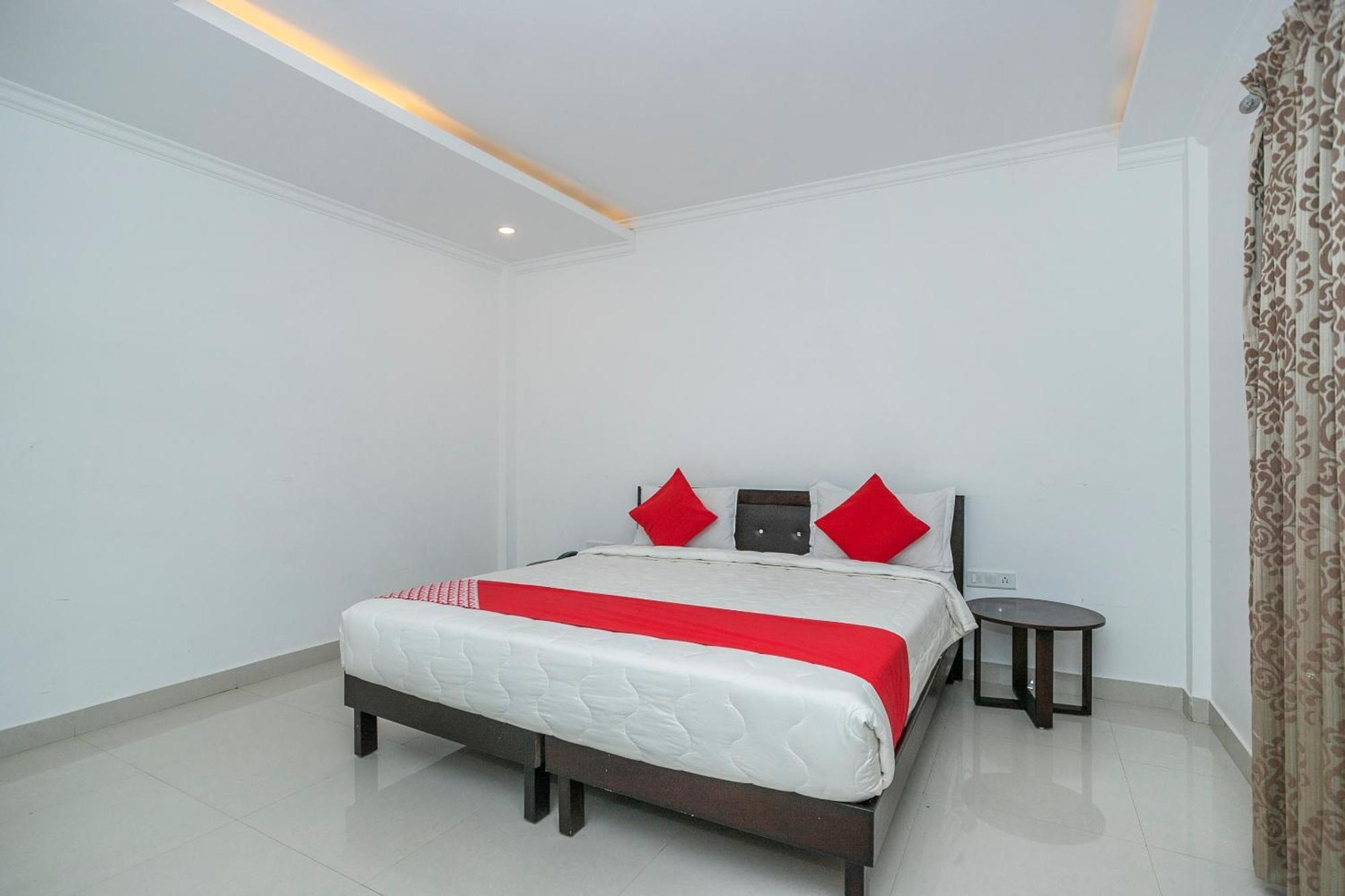 Hotel Collection O Cosmopolitan à Devanahalli Extérieur photo