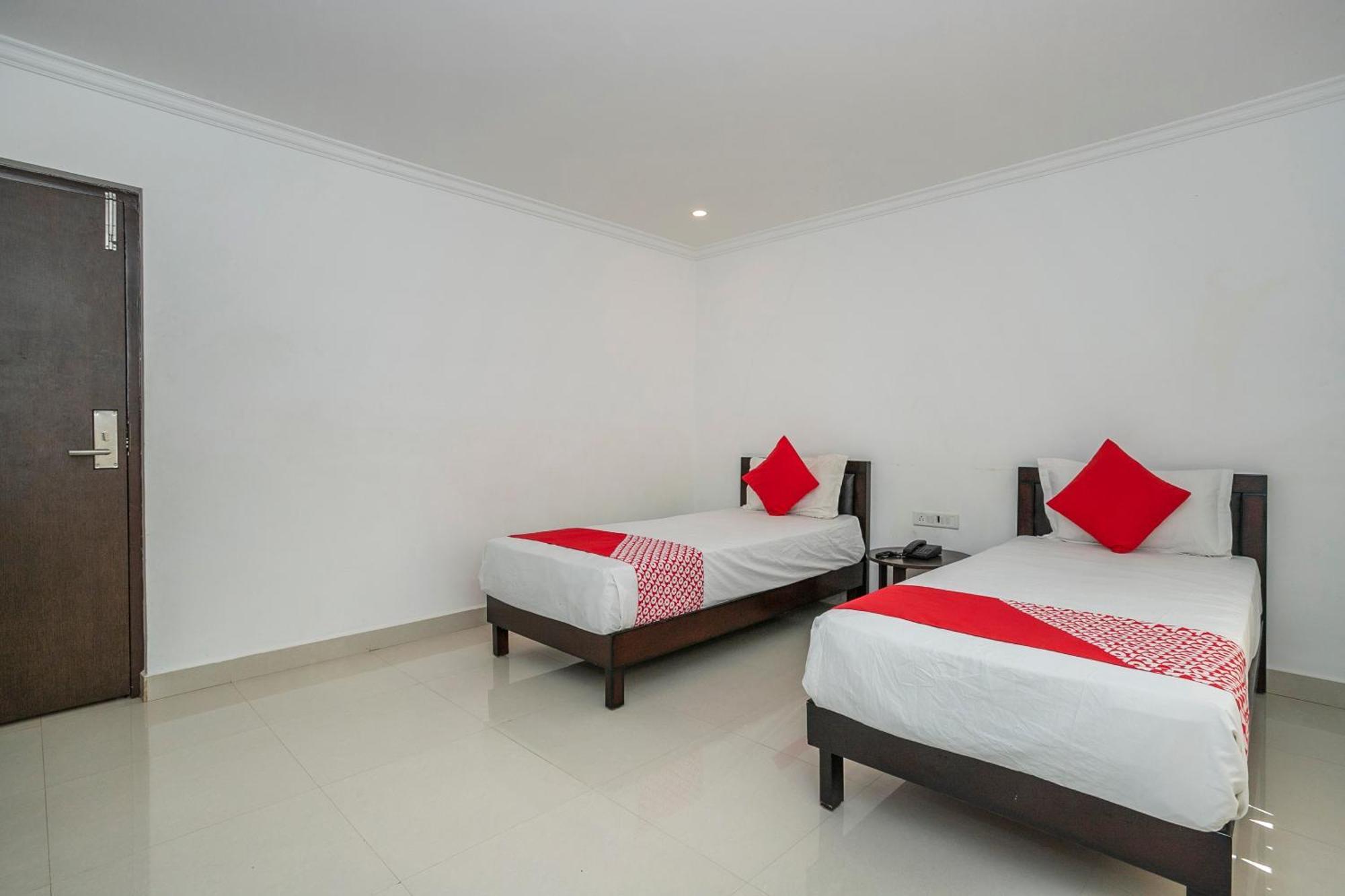Hotel Collection O Cosmopolitan à Devanahalli Extérieur photo